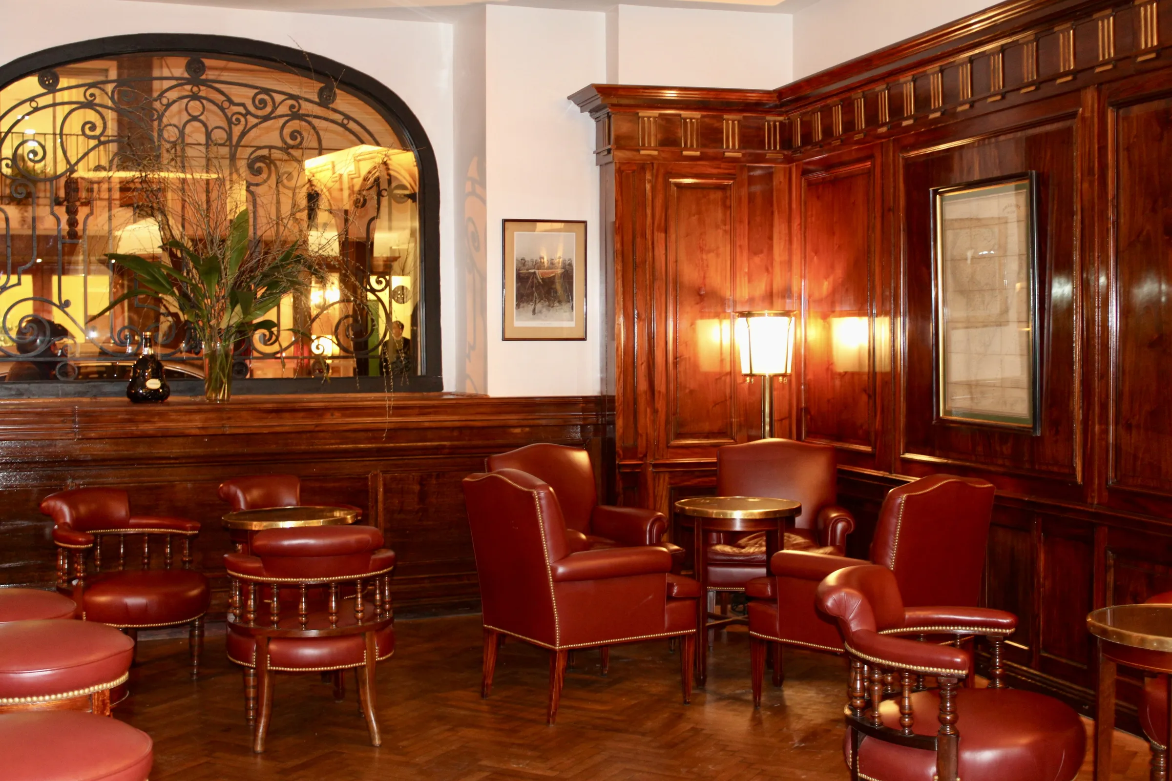 Bar y salón del Hotel Club Francés