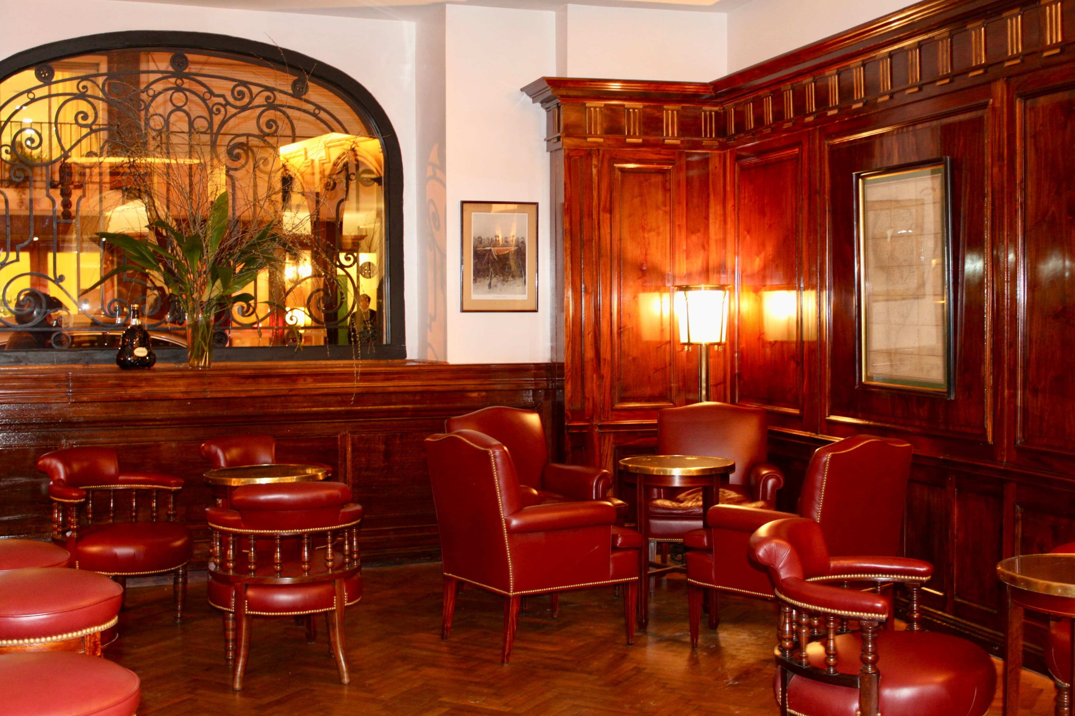 Bar y salón del Hotel Club Francés