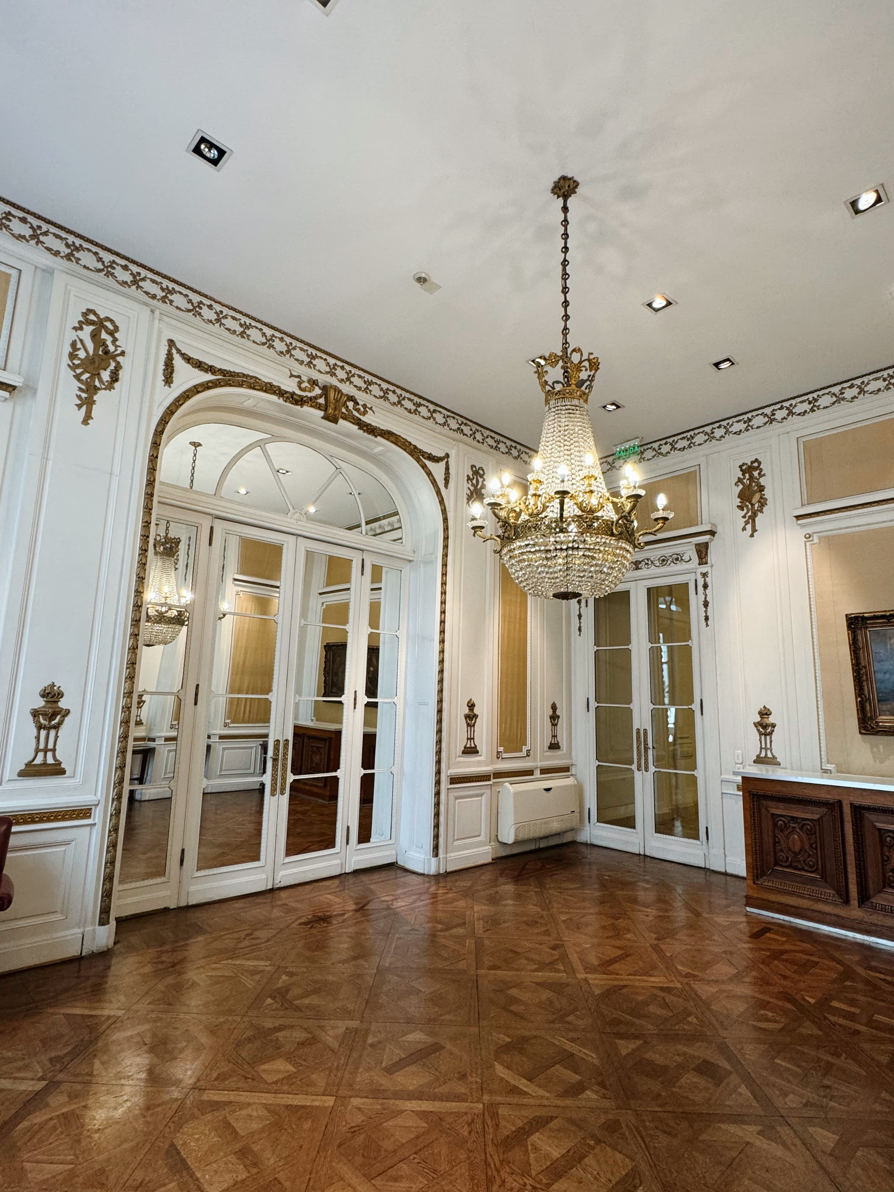 Salón Oro